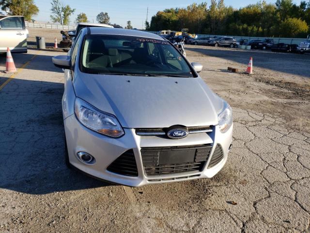 1FAHP3F23CL466944 - 2012 FORD FOCUS SE SILVER photo 5