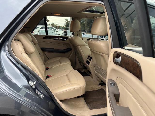 4JGDA5HB0CA036475 - 2012 MERCEDES-BENZ ML 350 4MATIC GRAY photo 6
