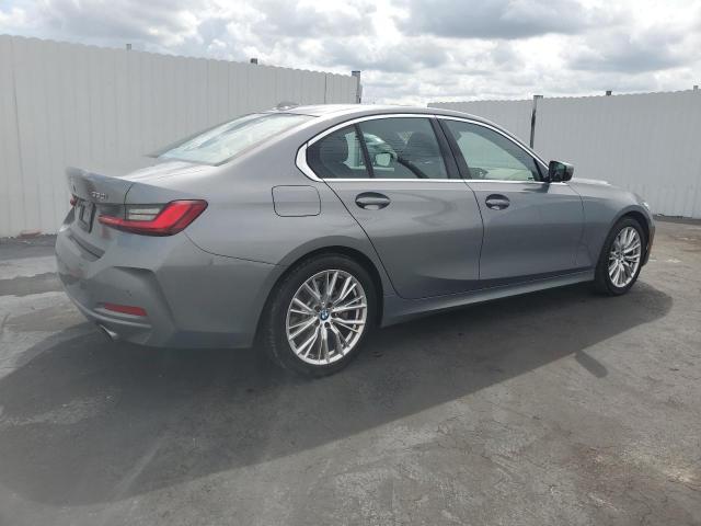 3MW69FF03R8D82700 - 2024 BMW 330I GRAY photo 3