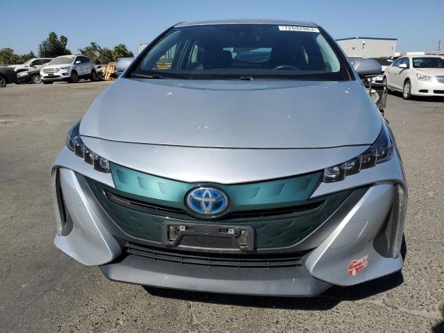 JTDKARFP5H3057383 - 2017 TOYOTA PRIUS PRIM SILVER photo 5
