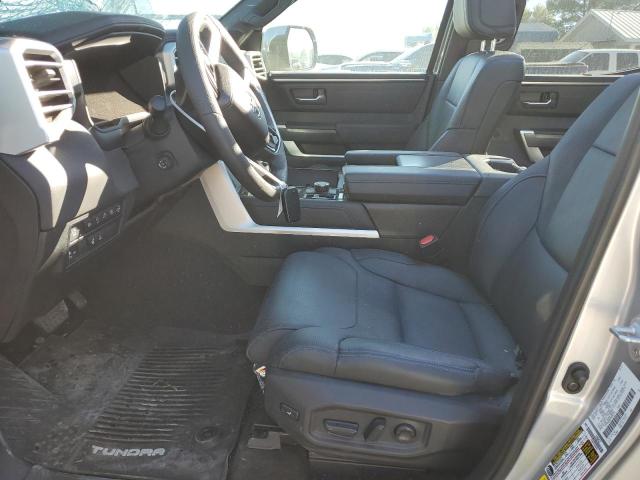 5TFNA5DBXPX094773 - 2023 TOYOTA TUNDRA CREWMAX PLATINUM Gümüş foto 7