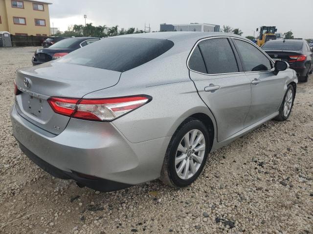 4T1B11HK9JU653921 - 2018 TOYOTA CAMRY L SILVER photo 3