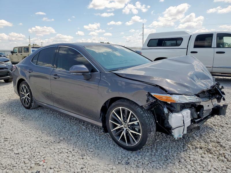 4T1F11AK3PU831634 - 2023 TOYOTA CAMRY XLE 灰色 照片 4