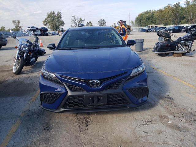 4T1T11AKXPU118796 - 2023 TOYOTA CAMRY SE NIGHT SHADE BLUE photo 5