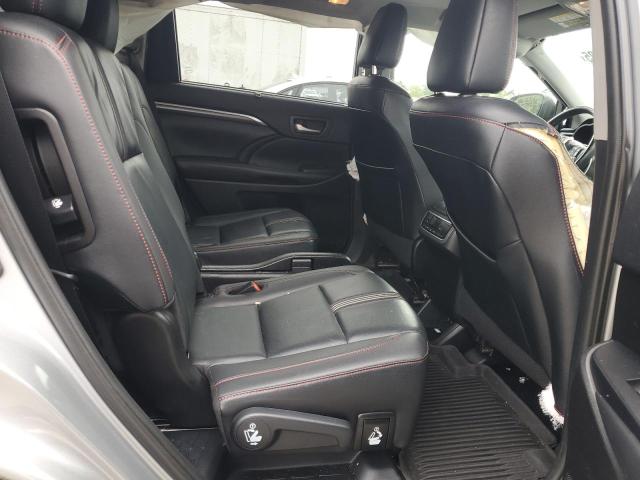 5TDJZRFH5KS956439 - 2019 TOYOTA HIGHLANDER SE SILVER photo 11