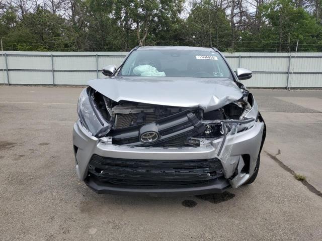 5TDJZRFH5KS956439 - 2019 TOYOTA HIGHLANDER SE SILVER photo 5