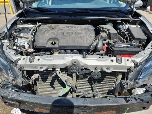 5YFBURHE5JP772910 - 2018 TOYOTA COROLLA L SILVER photo 11