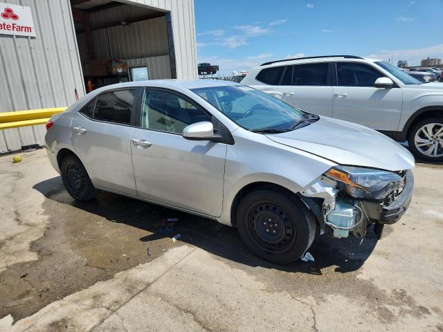 5YFBURHE5JP772910 - 2018 TOYOTA COROLLA L SILVER photo 4