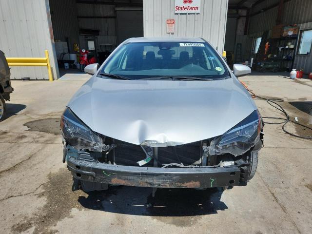 5YFBURHE5JP772910 - 2018 TOYOTA COROLLA L SILVER photo 5