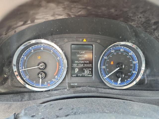 5YFBURHE5JP772910 - 2018 TOYOTA COROLLA L SILVER photo 9