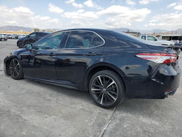 4T1B61HK6JU060485 - 2018 TOYOTA CAMRY XSE Siyah fotoğraf 2