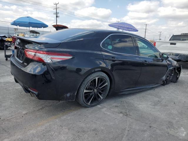 4T1B61HK6JU060485 - 2018 TOYOTA CAMRY XSE Siyah fotoğraf 3