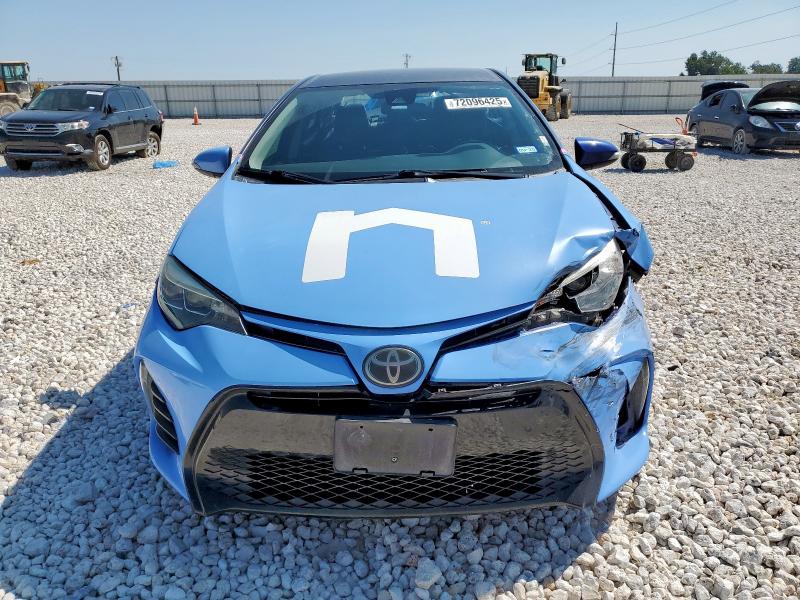 5YFBURHE1JP765355 - 2018 TOYOTA COROLLA L BLUE photo 5