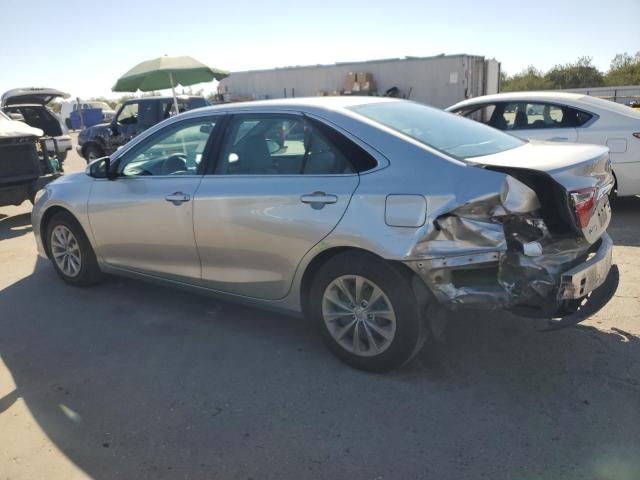 4T1BF1FK8HU286752 - 2017 TOYOTA CAMRY LE SILVER photo 2