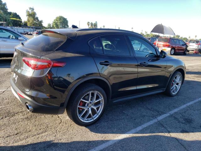 ZASFAKPNXJ7B82567 - 2018 ALFA ROMEO STELVIO SPORT BLACK photo 3