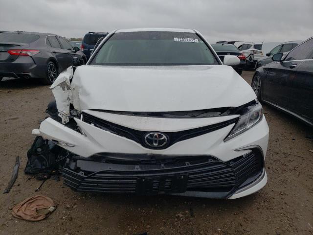 4T1C11AK9MU478752 - 2021 TOYOTA CAMRY LE WHITE photo 5