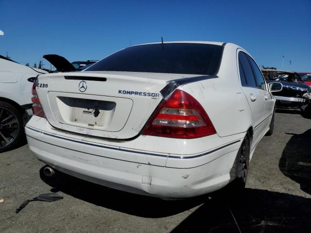 WDBRF40J25F596804 - 2005 MERCEDES-BENZ C 230K SPORT SEDAN WHITE photo 3