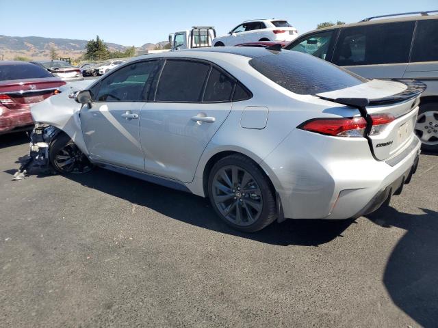 5YFP4MCE4SP221319 - 2025 TOYOTA COROLLA SE SILVER photo 2