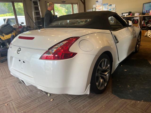 JN1AZ4FH5AM300225 - 2010 NISSAN 370Z WHITE photo 4