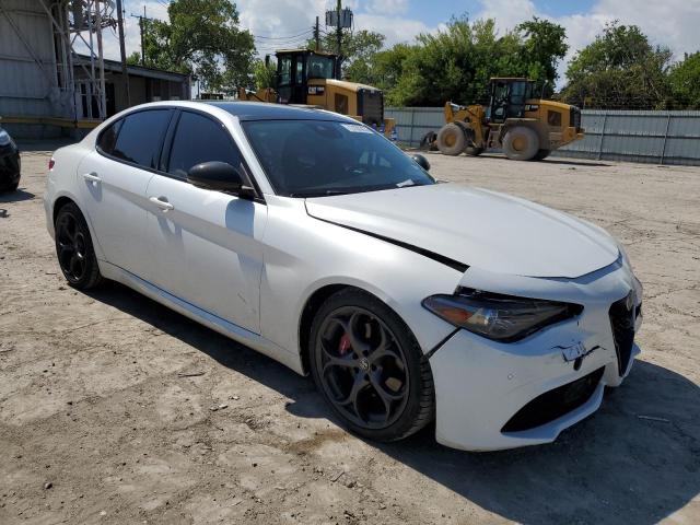 ZARFAMBN3K7606464 - 2019 ALFA ROMEO GIULIA TI WHITE photo 4