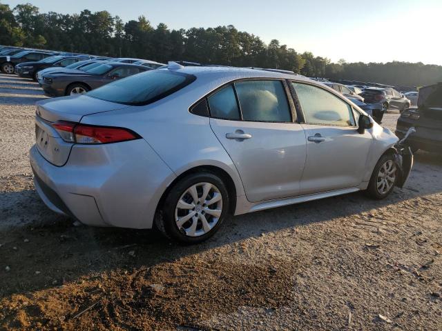 5YFEPMAE3NP383559 - 2022 TOYOTA COROLLA LE ვერცხლისფერი ფოტო 3