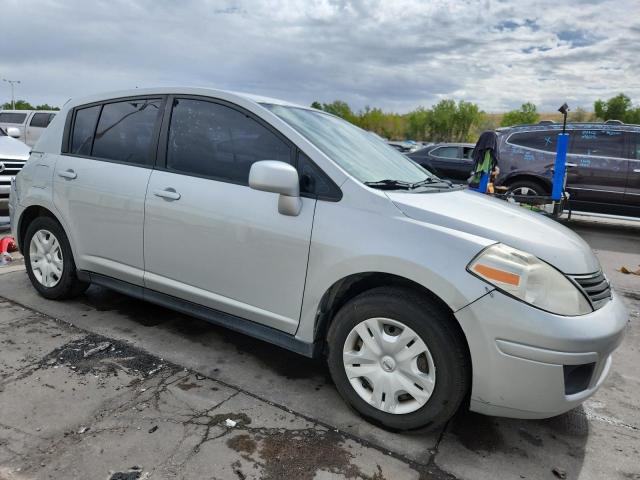 3N1BC1CP5CK811551 - 2012 NISSAN VERSA S SILVER photo 4