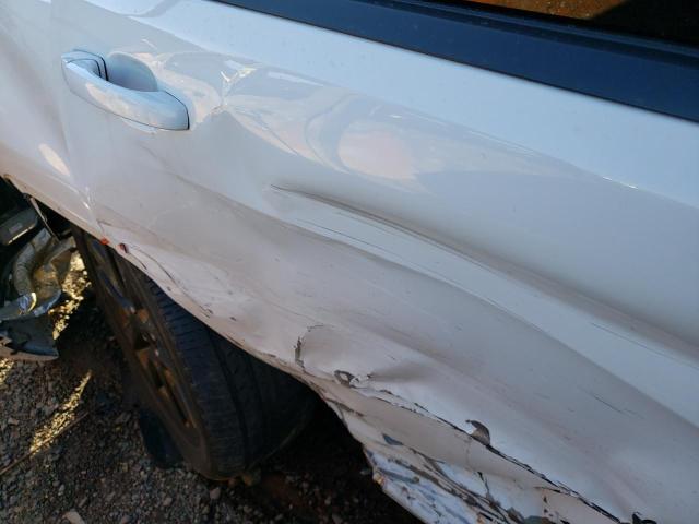 1C4RJFAG6JC500618 - 2018 JEEP GRAND CHER LAREDO Beyaz fotoğraf 11