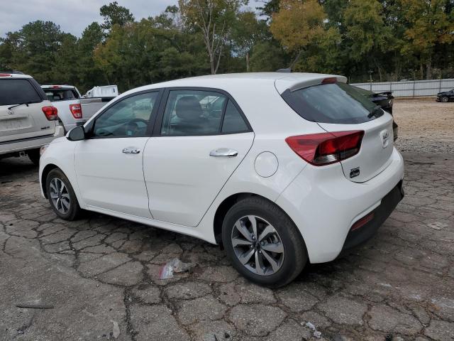 3KPA25ADXPE550434 - 2023 KIA RIO S WHITE photo 2