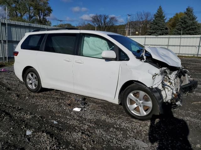 5TDKK3DC2FS534194 - 2015 TOYOTA SIENNA LE WHITE photo 4