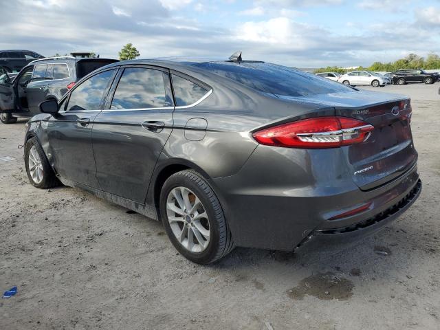 3FA6P0H70KR218925 - 2019 FORD FUSION SE GRAY photo 2