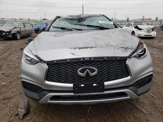 SJKCH5CR0JA004412 - 2018 INFINITI QX30 PURE SILVER photo 5