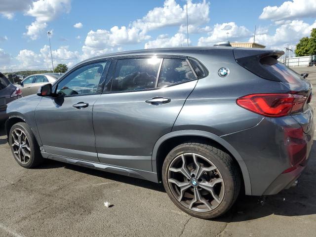 WBXYJ5C3XJEF81133 - 2018 BMW X2 XDRIVE28I GRAY photo 2