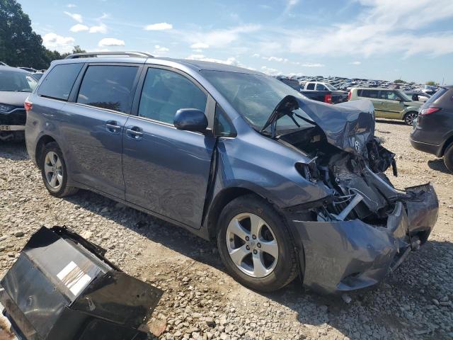 5TDKZ3DC4HS790688 - 2017 TOYOTA SIENNA LE BLUE photo 4