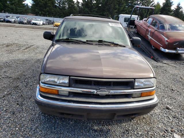 1GNDT13W7Y2195911 - 2000 CHEVROLET BLAZER BROWN photo 5