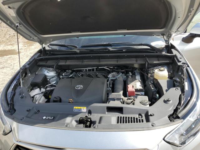5TDGZRBH2NS193915 - 2022 TOYOTA HIGHLANDER XLE فضي صورة 11