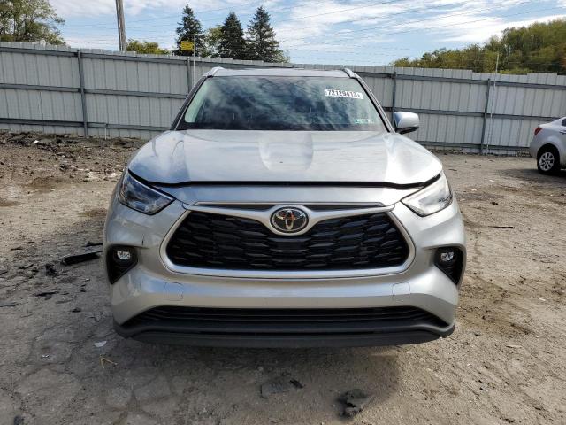 5TDGZRBH2NS193915 - 2022 TOYOTA HIGHLANDER XLE فضي صورة 5