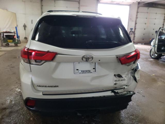 5TDJZRFH6JS896346 - 2018 TOYOTA HIGHLANDER SE WHITE photo 6