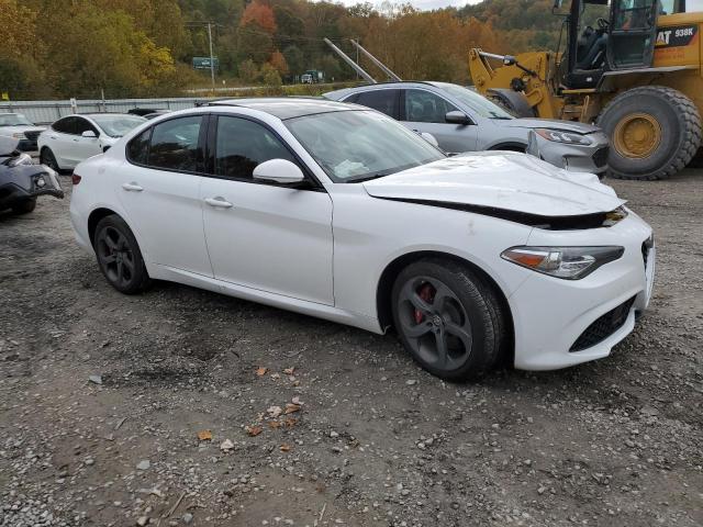 ZARFAEDN3H7536251 - 2017 ALFA ROMEO GIULIA Q4 WHITE photo 4