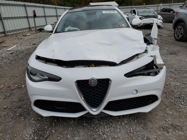 ZARFAEDN3H7536251 - 2017 ALFA ROMEO GIULIA Q4 WHITE photo 5