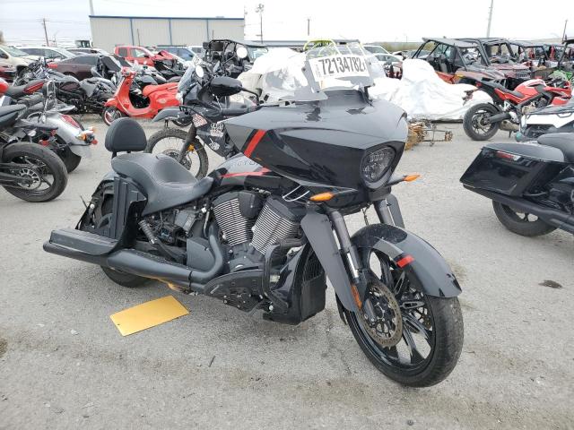 5VPXMAAA0H3057570 - 2017 VICTORY MOTORCYCLES MAGNUM BLACK photo 1