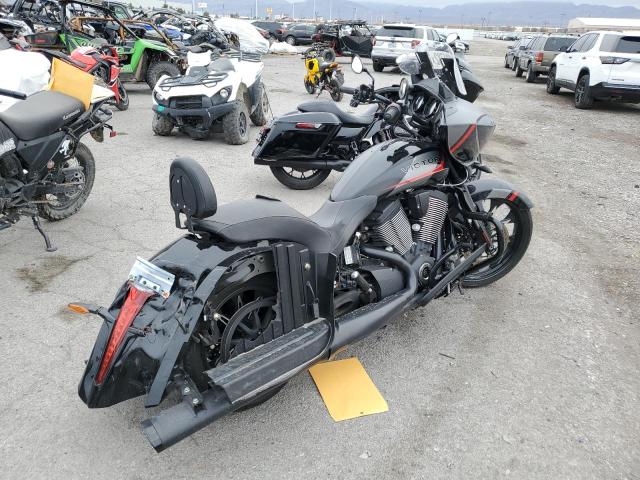 5VPXMAAA0H3057570 - 2017 VICTORY MOTORCYCLES MAGNUM BLACK photo 4