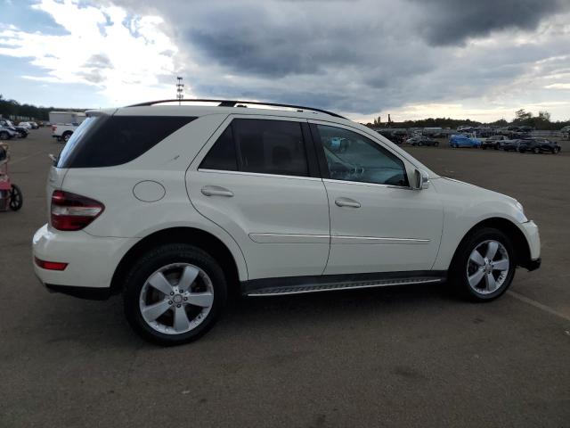 4JGBB8GB2BA672949 - 2011 MERCEDES-BENZ ML 350 4MATIC WHITE photo 3