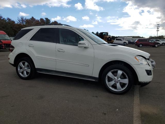 4JGBB8GB2BA672949 - 2011 MERCEDES-BENZ ML 350 4MATIC WHITE photo 4