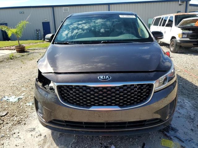 KNDMB5C13H6220108 - 2017 KIA SEDONA LX GRAY photo 5