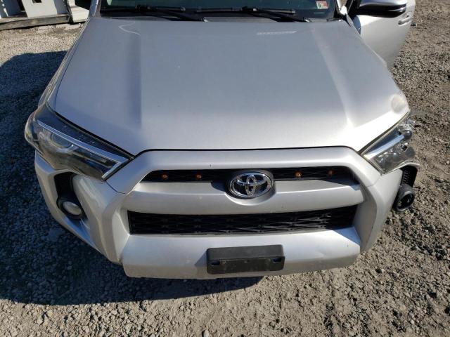 JTEBU5JR0H5431388 - 2017 TOYOTA 4RUNNER SR5/SR5 PREMIUM 银色 照片 12