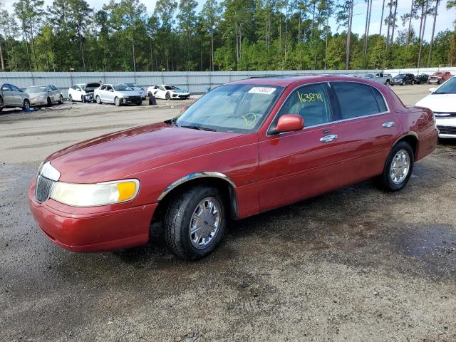 1LNHM82W1YY843656 - 2000 LINCOLN TOWN CAR SIGNATURE RED photo 1