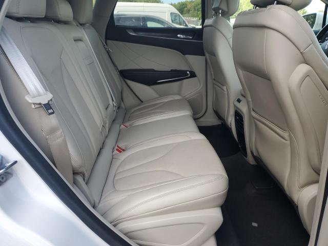 5LMCJ3D9XKUL51670 - 2019 LINCOLN MKC RESERVE WHITE photo 11