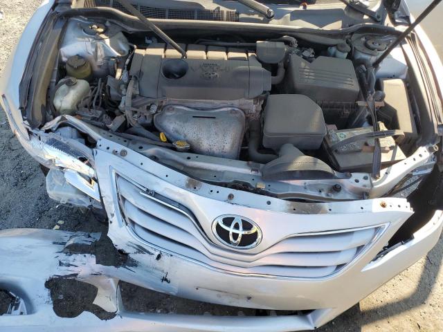 4T1BF3EK4AU570687 - 2010 TOYOTA CAMRY BASE SILVER photo 11