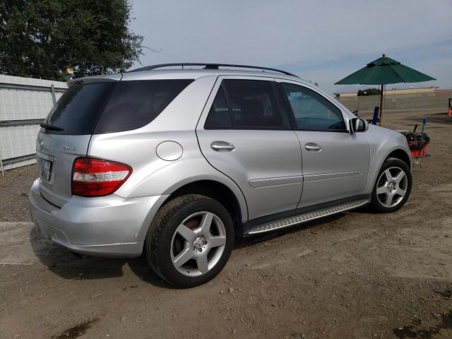 4JGBB72E58A309534 - 2008 MERCEDES-BENZ ML 550 SILVER photo 3