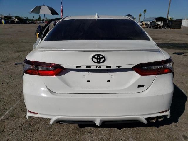 4T1G11AK1PU760437 - 2023 TOYOTA CAMRY SE NIGHT SHADE WHITE photo 6